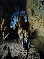 Caves um Tha Kek