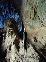 Caves um Tha Kek