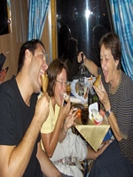 auf Bahnsteig gejagtes Dinner